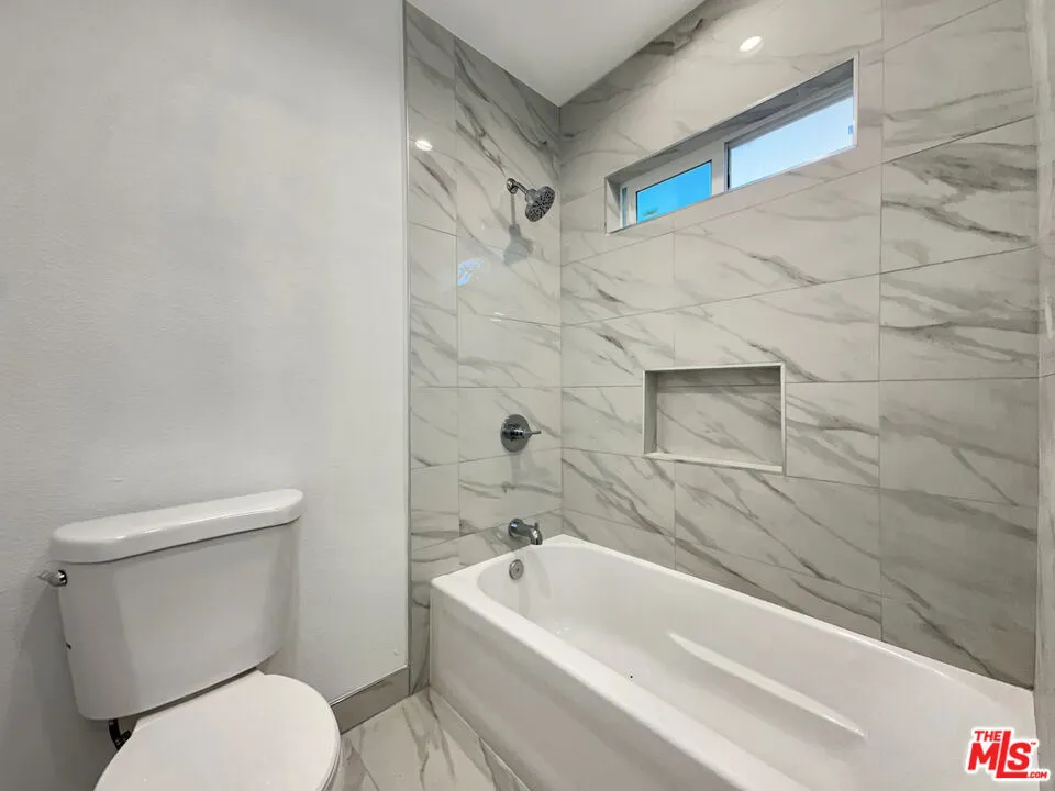 220 E Hyde Park #4 Inglewood, CA 90302
