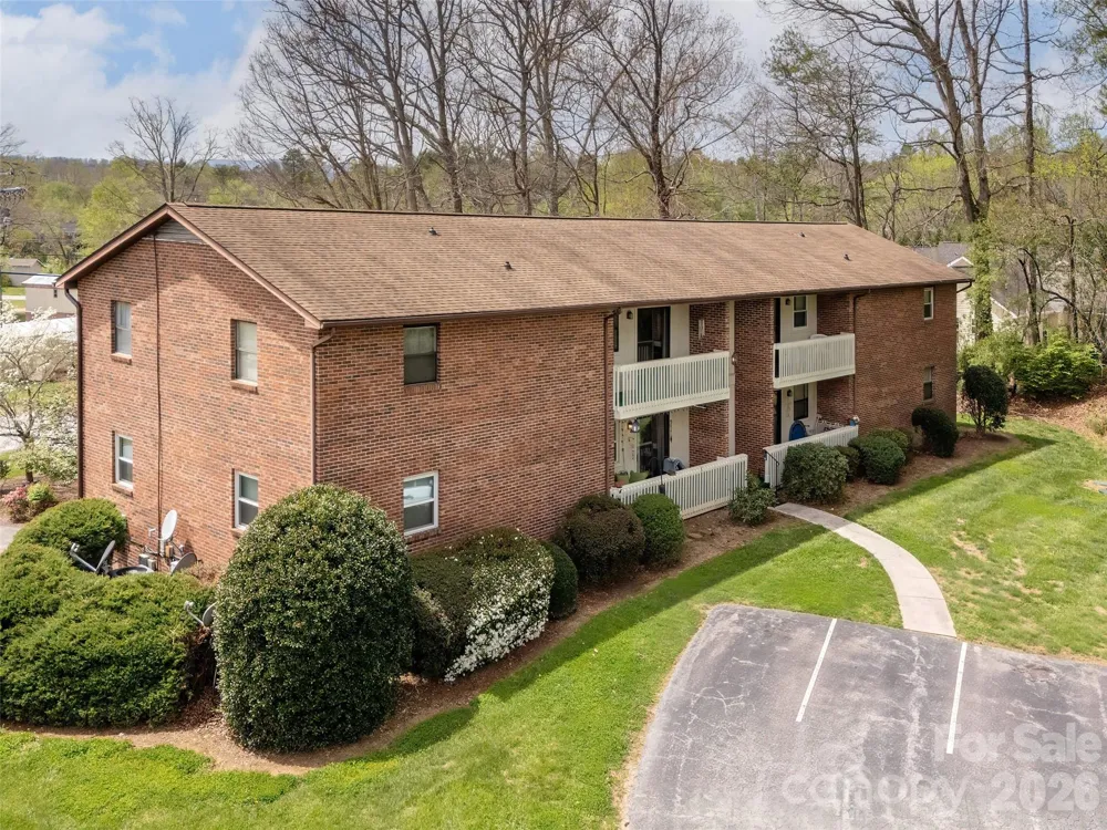 103 Oakwood Place #4 Hendersonville, NC 28792