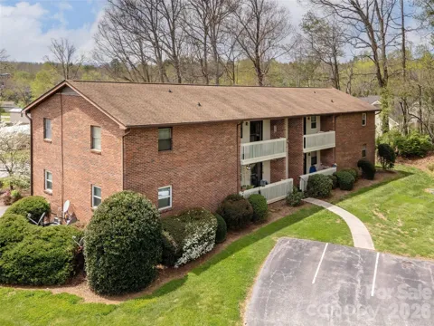 103 Oakwood Place #4