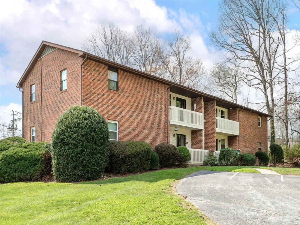 103 Oakwood Place #4 Hendersonville, NC 28792