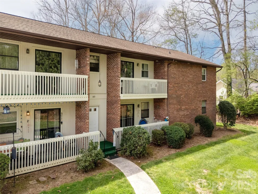 103 Oakwood Place #4 Hendersonville, NC 28792