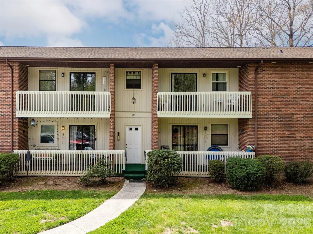 103 Oakwood Place #4 Hendersonville, NC 28792
