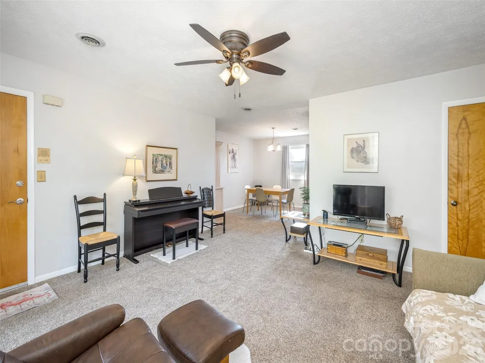 103 Oakwood Place #4 Hendersonville, NC 28792