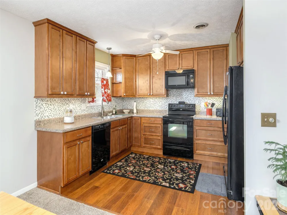 103 Oakwood Place #4 Hendersonville, NC 28792