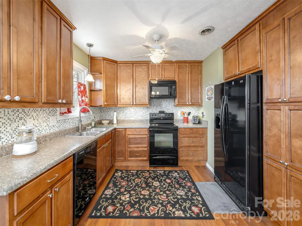 103 Oakwood Place #4 Hendersonville, NC 28792