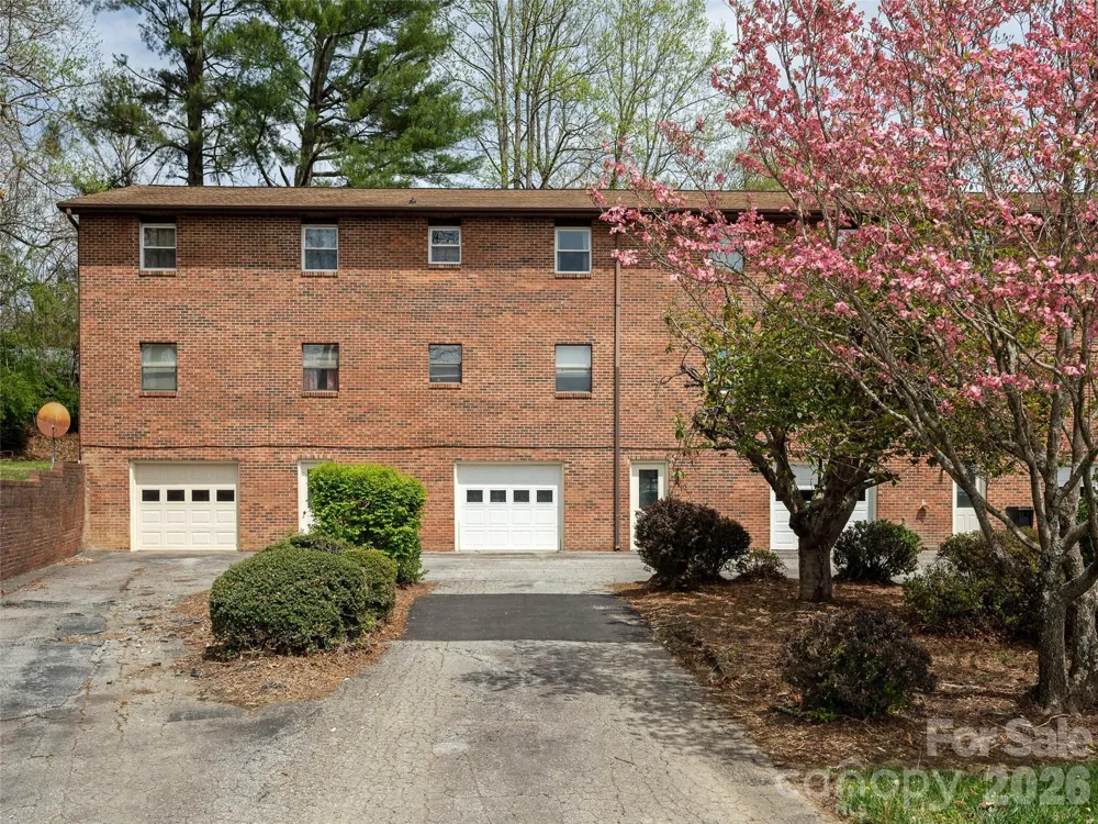 103 Oakwood Place #4 Hendersonville, NC 28792