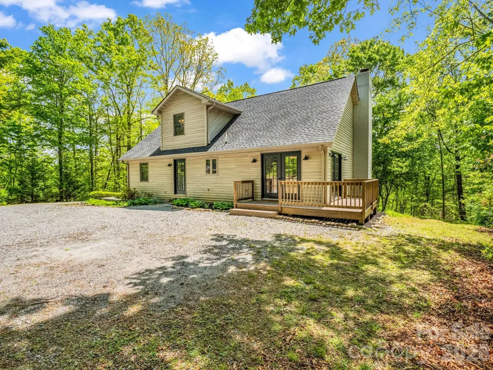 2304 Mountain Page Road Saluda, NC 28773
