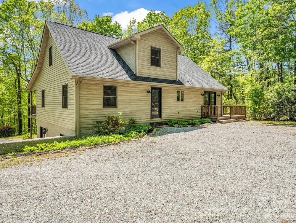 2304 Mountain Page Road Saluda, NC 28773