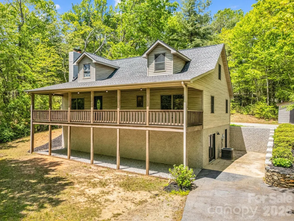 2304 Mountain Page Road Saluda, NC 28773