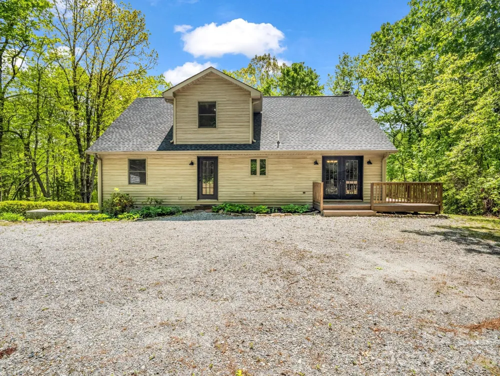 2304 Mountain Page Road Saluda, NC 28773