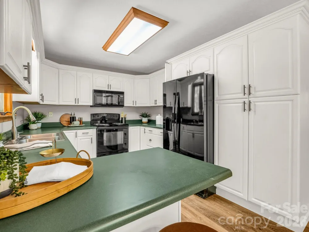 2304 Mountain Page Road Saluda, NC 28773