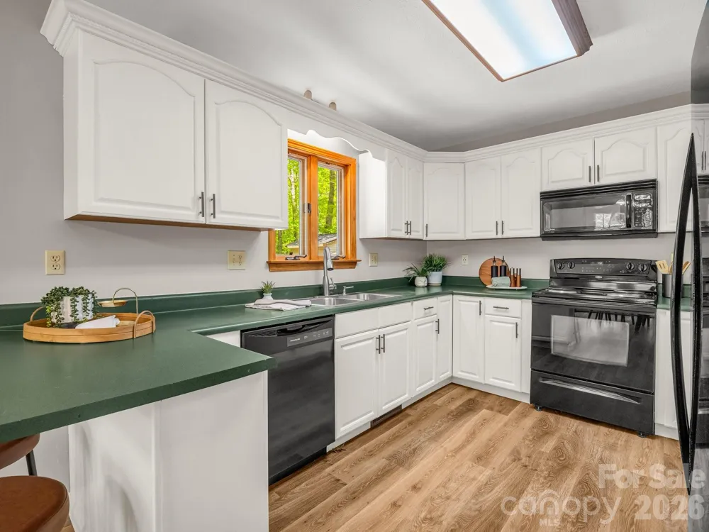 2304 Mountain Page Road Saluda, NC 28773