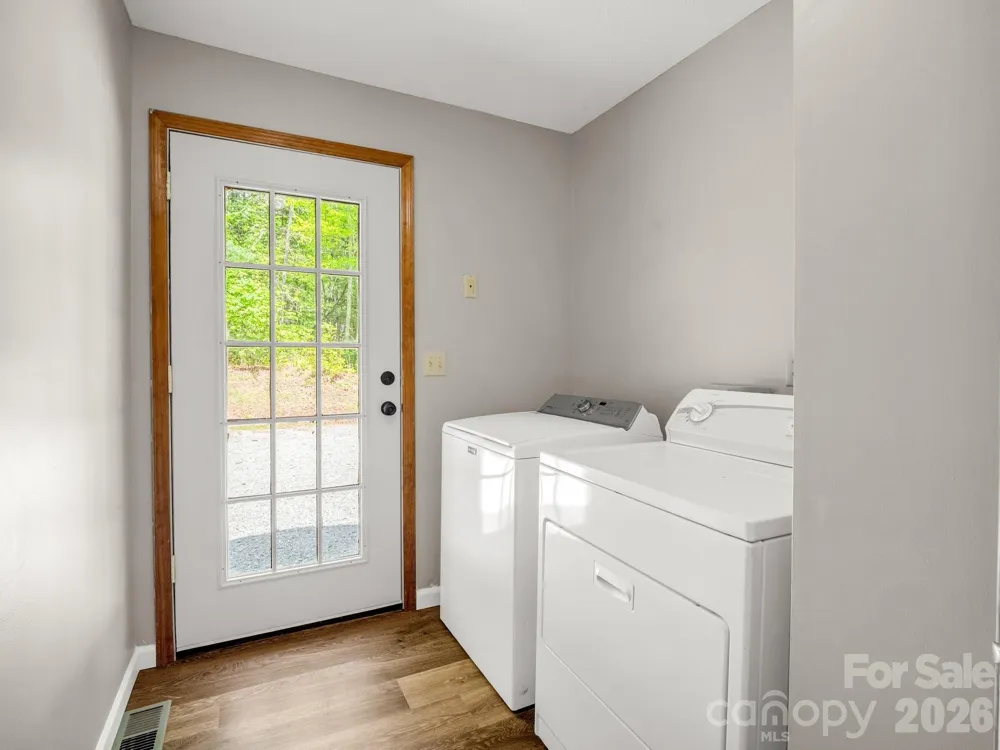 2304 Mountain Page Road Saluda, NC 28773