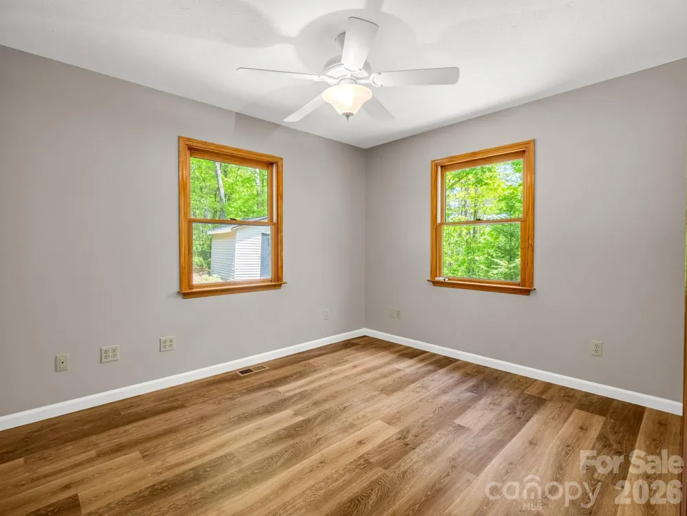 2304 Mountain Page Road Saluda, NC 28773
