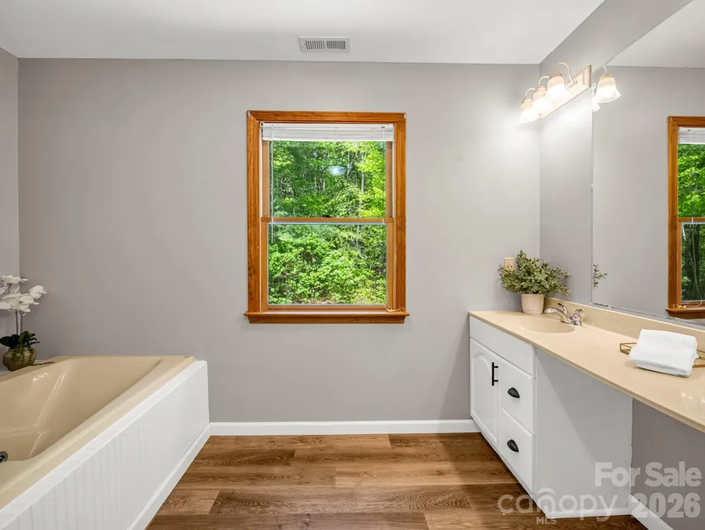 2304 Mountain Page Road Saluda, NC 28773