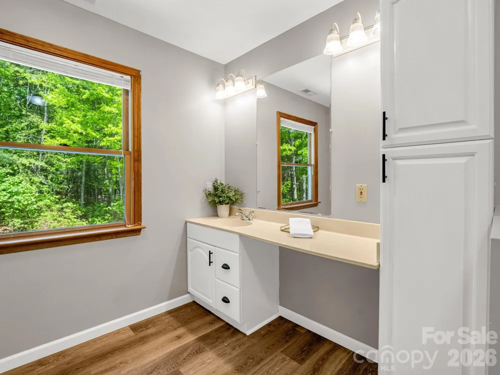 2304 Mountain Page Road Saluda, NC 28773