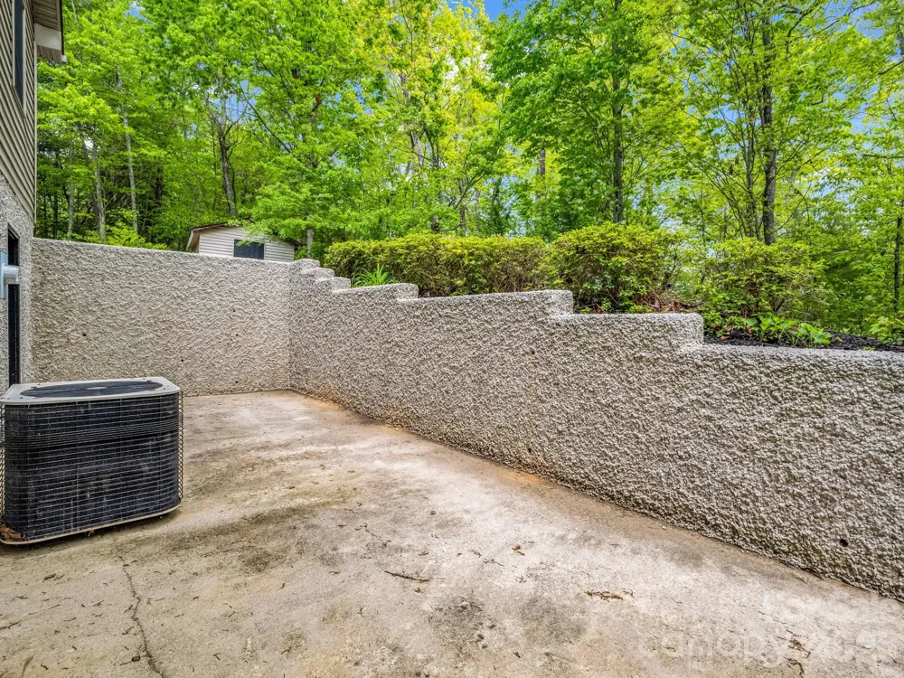 2304 Mountain Page Road Saluda, NC 28773