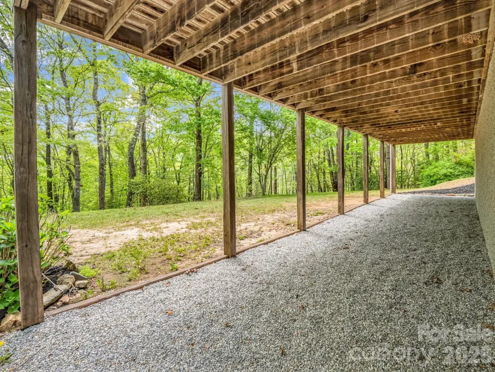 2304 Mountain Page Road Saluda, NC 28773