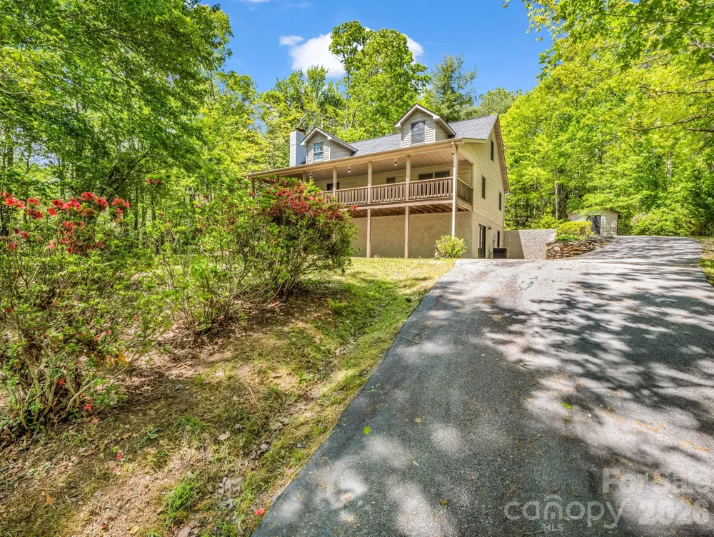 2304 Mountain Page Road Saluda, NC 28773