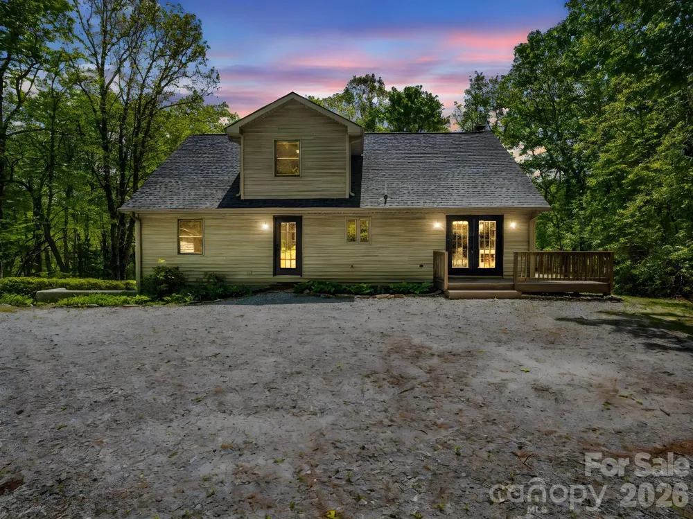 2304 Mountain Page Road Saluda, NC 28773
