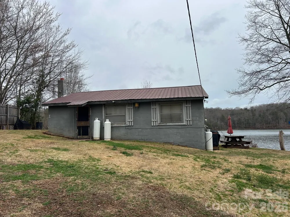 4237 Laurel Hill Road Claremont, NC 28610