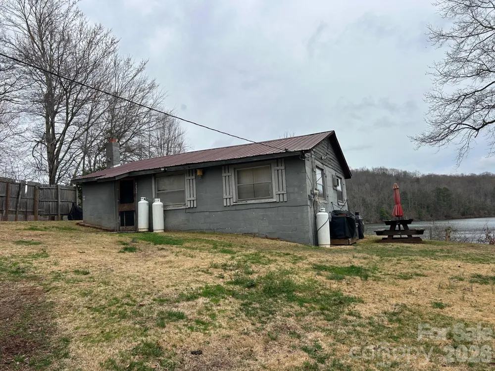 4237 Laurel Hill Road Claremont, NC 28610