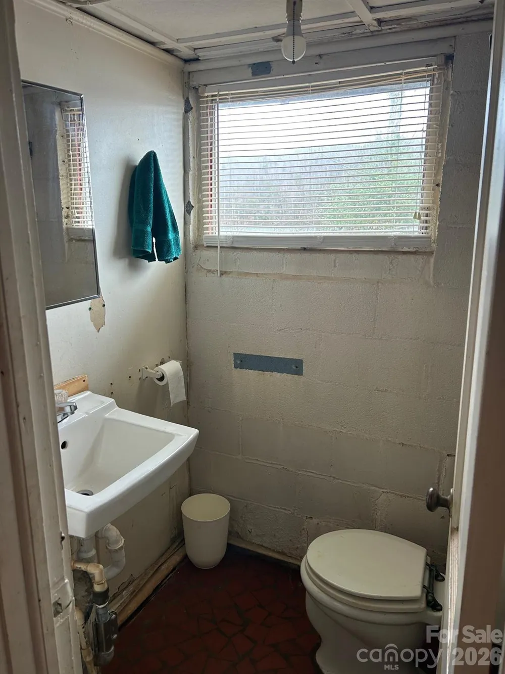 4237 Laurel Hill Road Claremont, NC 28610