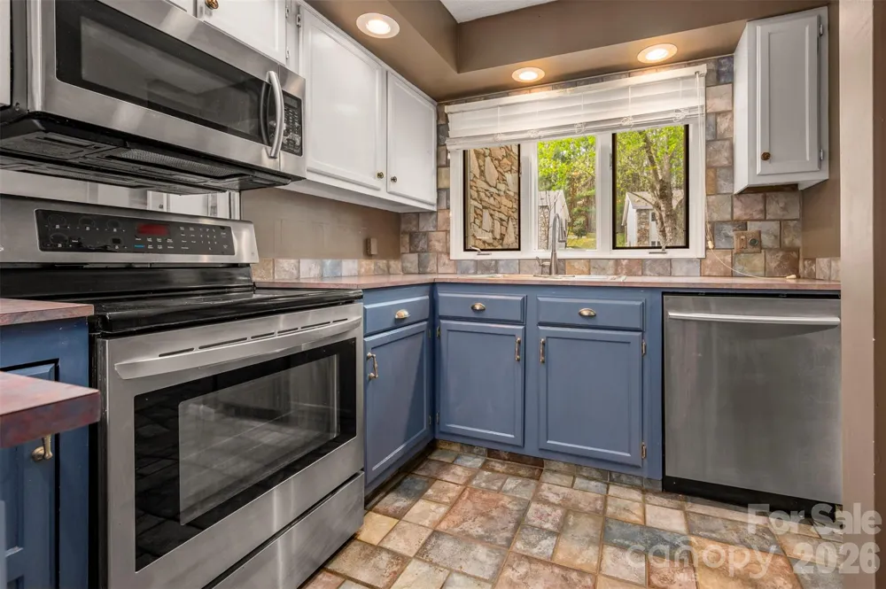 451 Britton Creek Drive Hendersonville, NC 28791