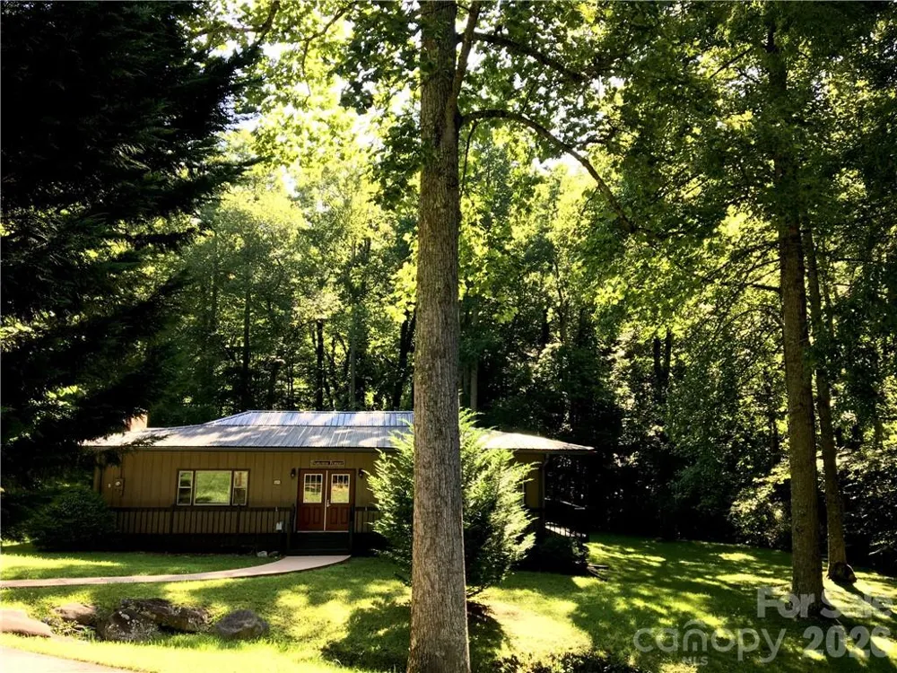 99999 Red Oak Forest Road Fairview, NC 28730
