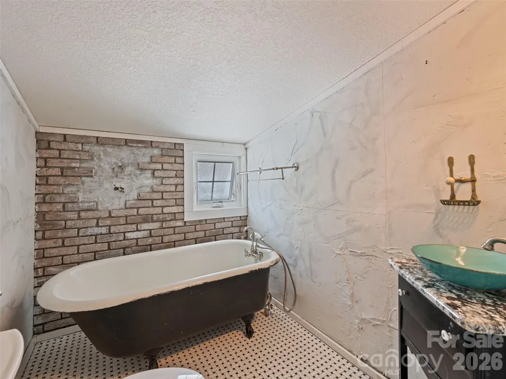 838 Hidden Valley Road Clyde, NC 28721
