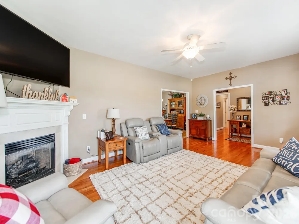 2261 Stallings Road Harrisburg, NC 28075