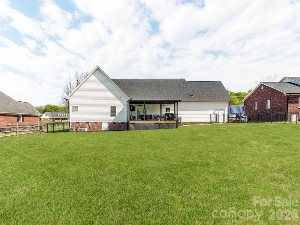 2261 Stallings Road Harrisburg, NC 28075
