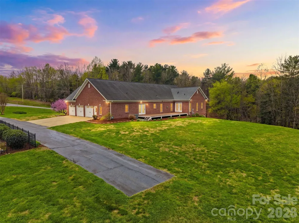 3330 Shamrock Heights Hudson, NC 28638