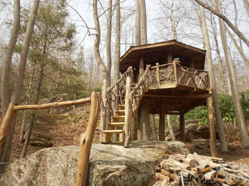 0000 Woodlake Loop Road Elk Park, NC 28622