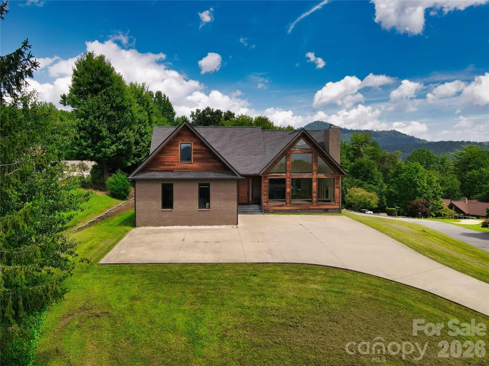 8 Nottingham Drive Candler, NC 28715