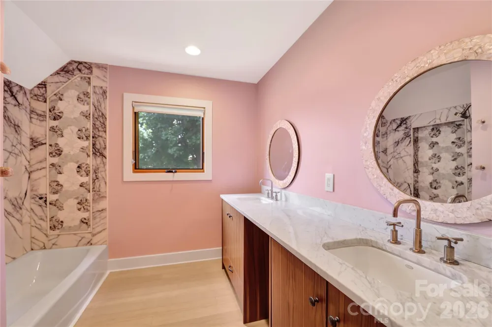 8 Nottingham Drive Candler, NC 28715