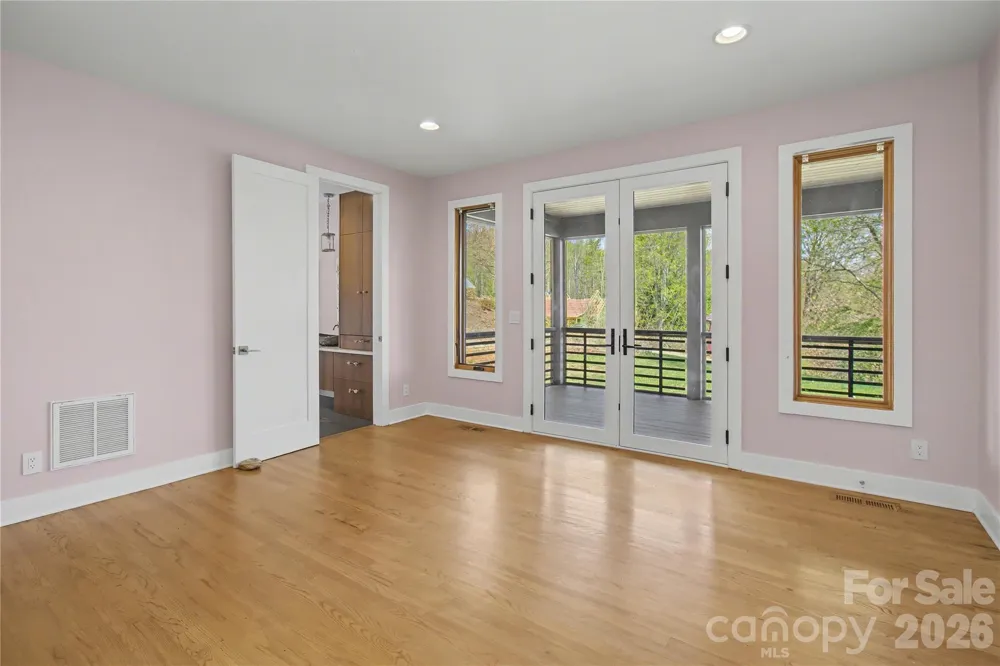 8 Nottingham Drive Candler, NC 28715