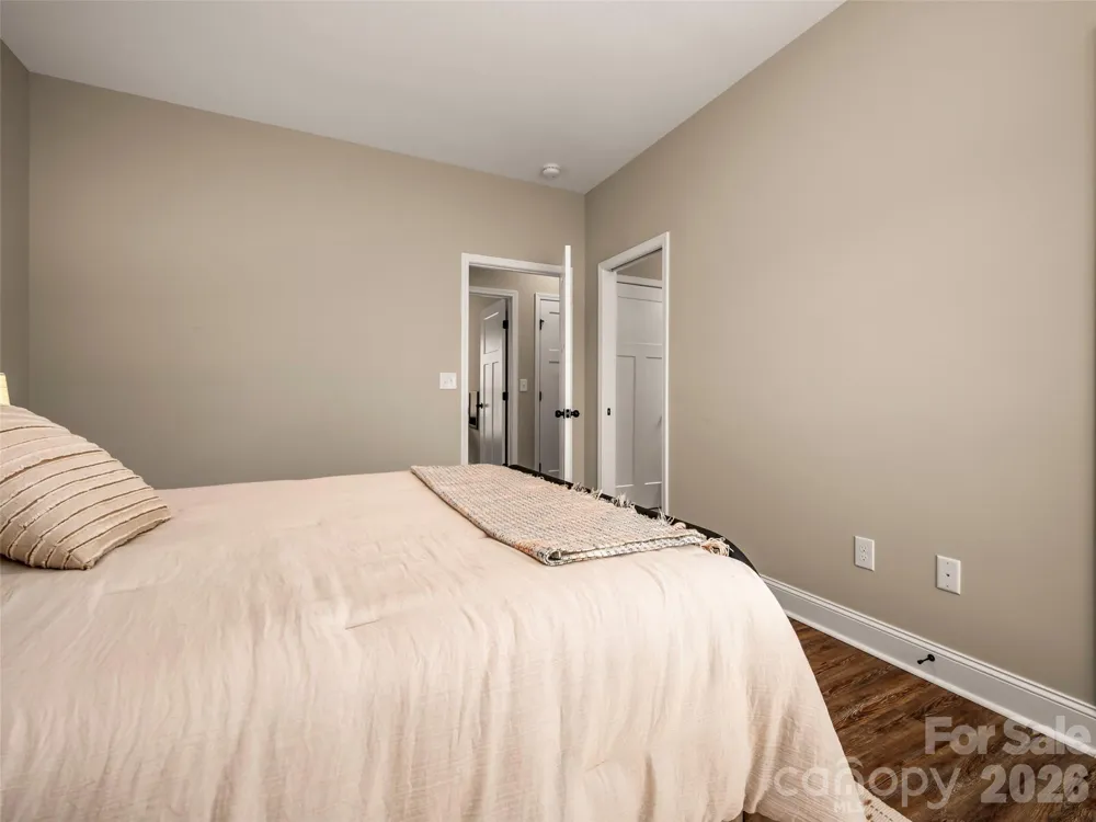 666 Never Blue Road Flat Rock, NC 28731