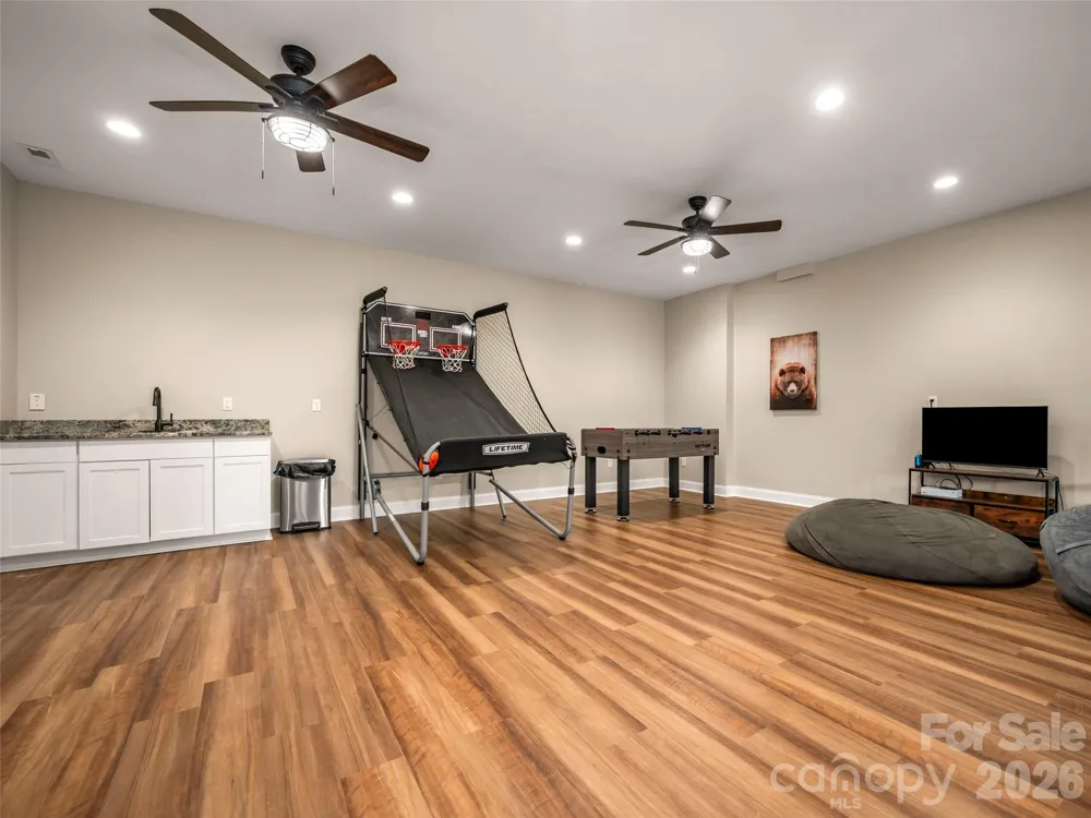 666 Never Blue Road Flat Rock, NC 28731