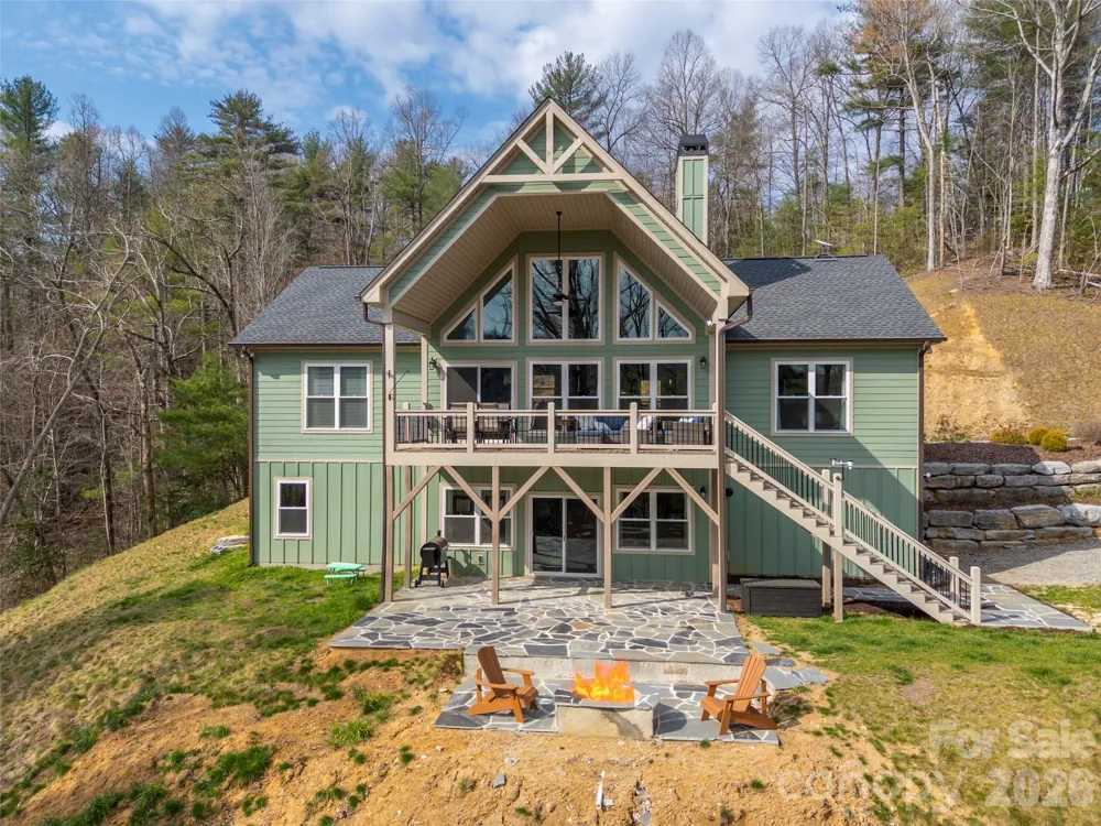 666 Never Blue Road Flat Rock, NC 28731