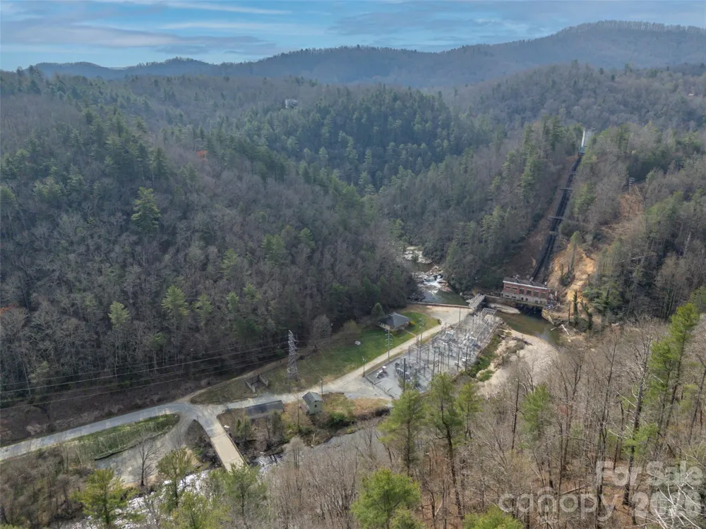 666 Never Blue Road Flat Rock, NC 28731