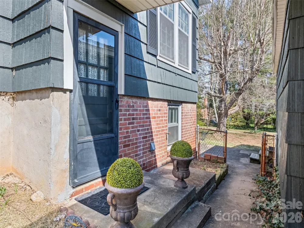 151 Hampton Heights Canton, NC 28716