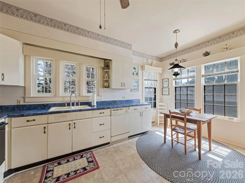 151 Hampton Heights Canton, NC 28716