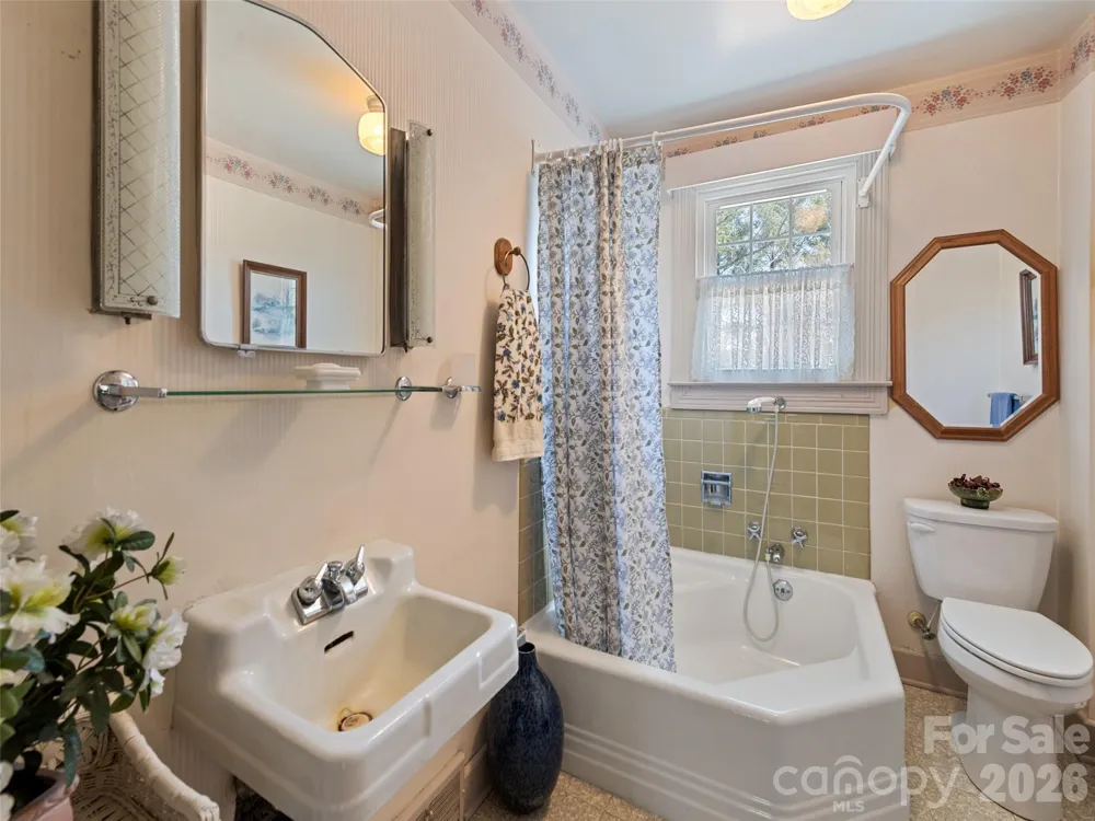 151 Hampton Heights Canton, NC 28716