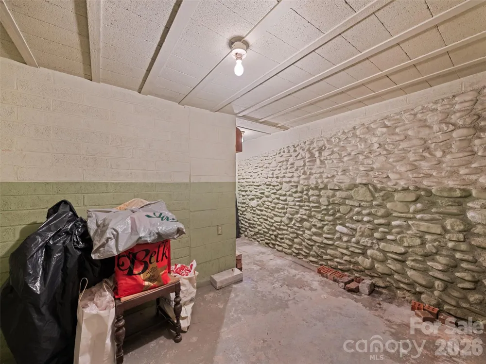 151 Hampton Heights Canton, NC 28716