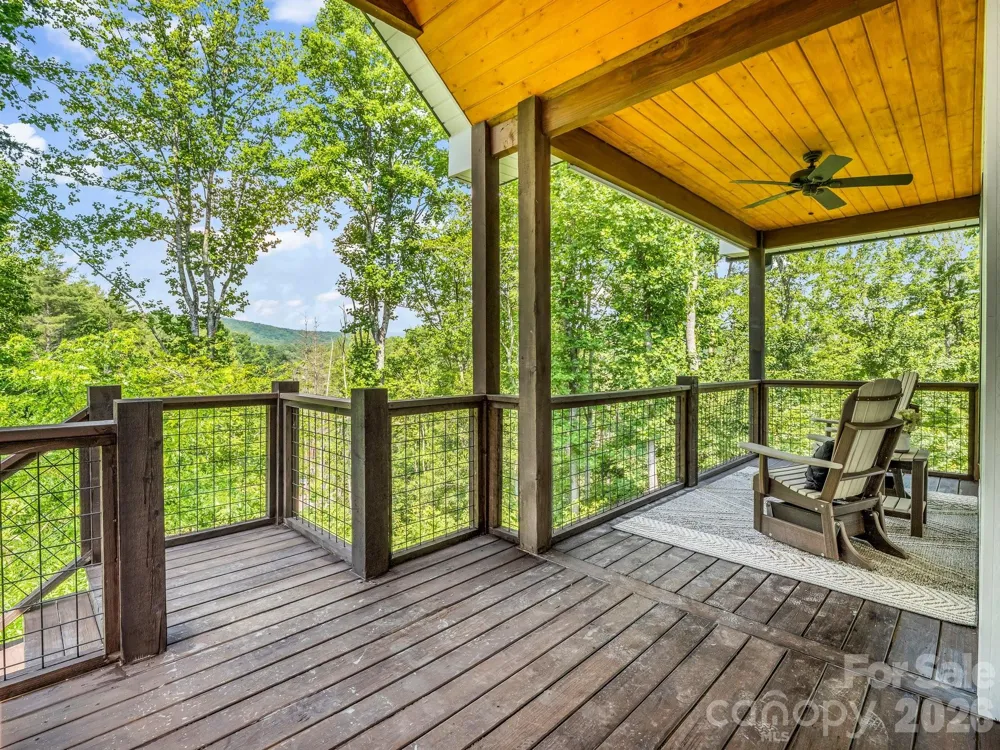 5717 Turnpike Road Horse Shoe, NC 28742