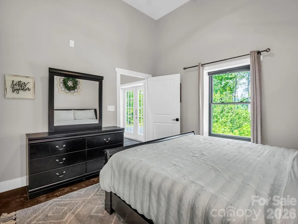 5717 Turnpike Road Horse Shoe, NC 28742