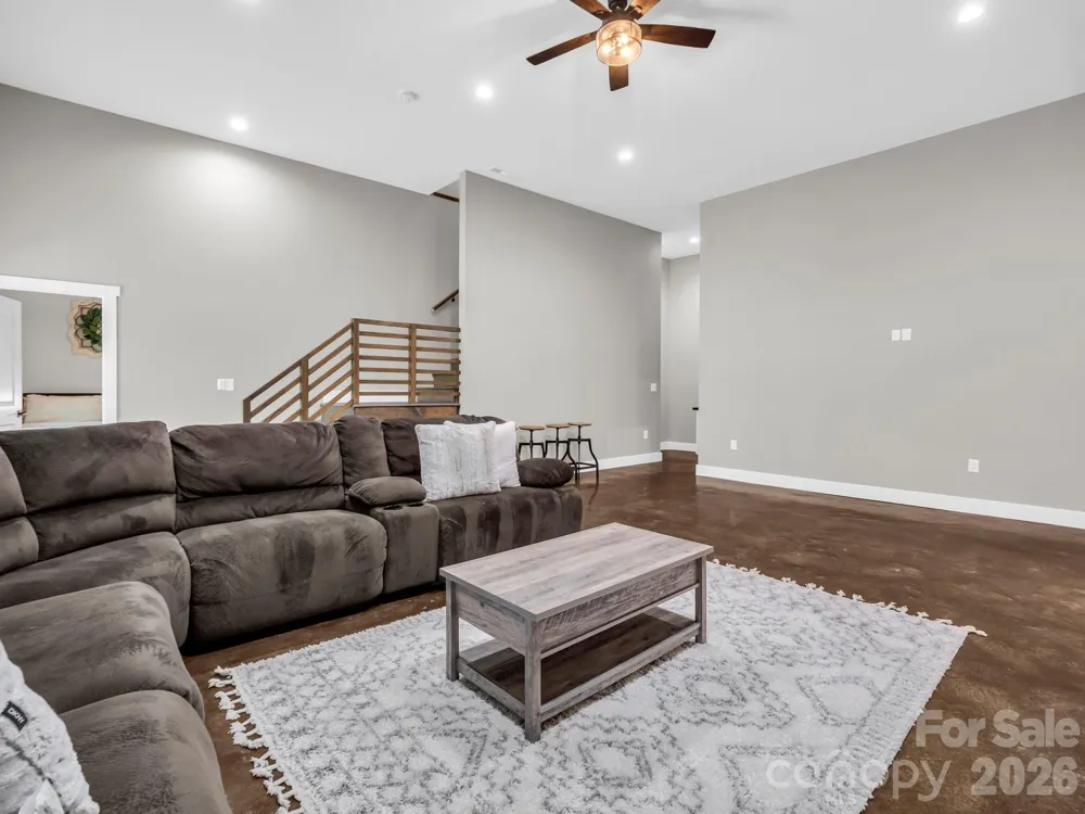 5717 Turnpike Road Horse Shoe, NC 28742