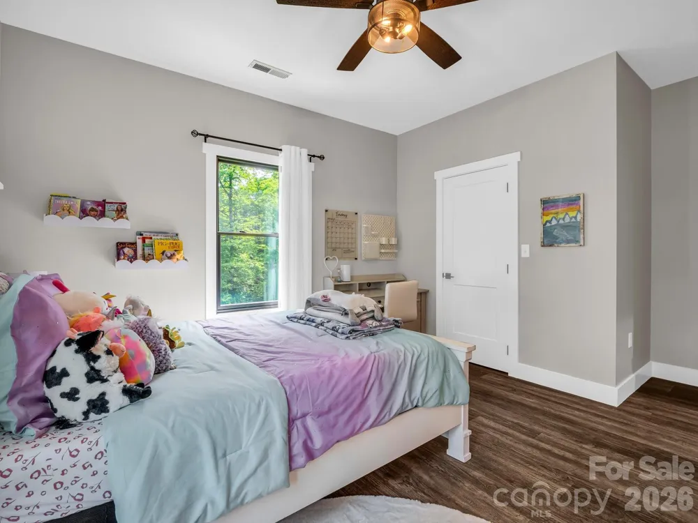 5717 Turnpike Road Horse Shoe, NC 28742