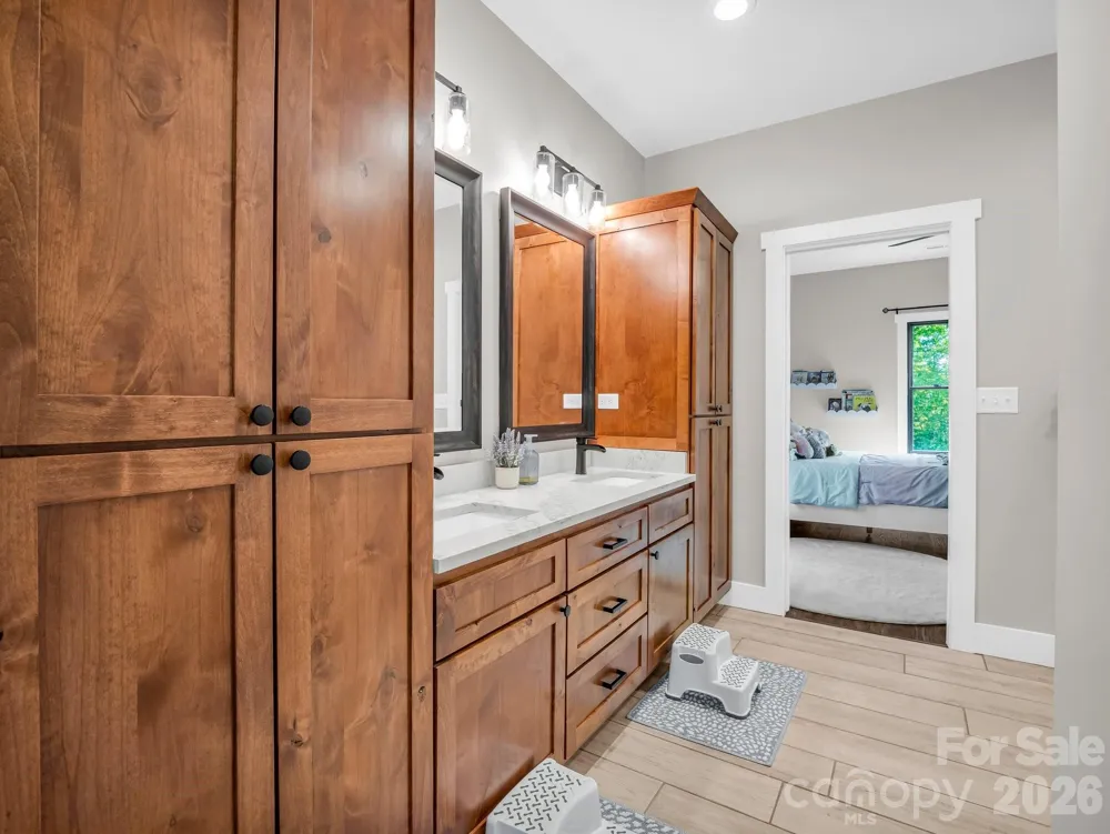 5717 Turnpike Road Horse Shoe, NC 28742